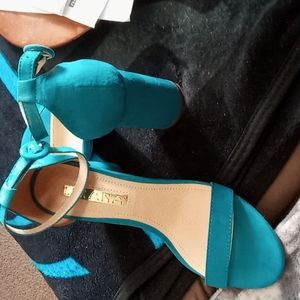 Worn Once- Liliana Turquoise 6.5 High Heels Adjustable straps- Unique!
